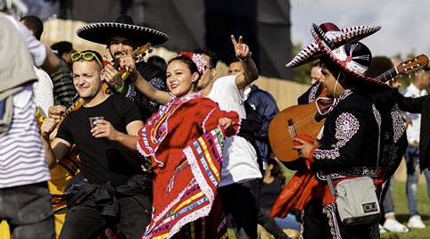 Mariachi serenades